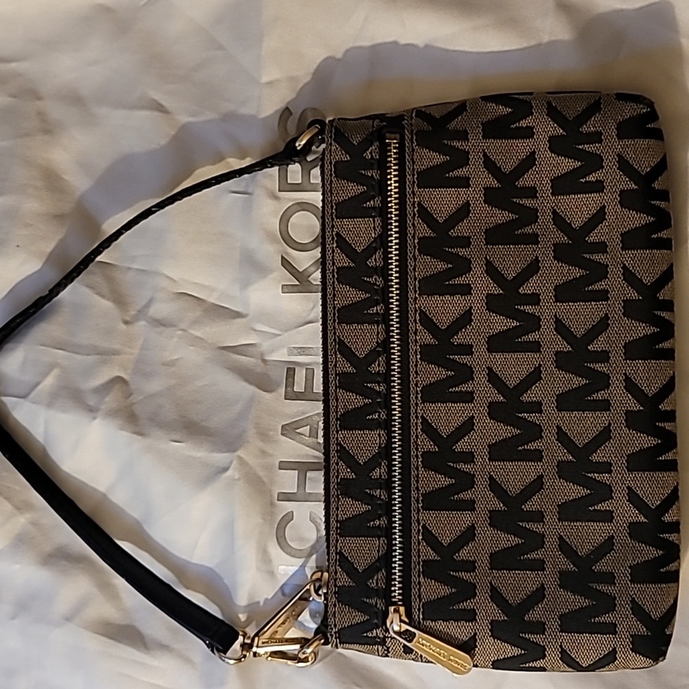 Michael Kors small bag/wristlet